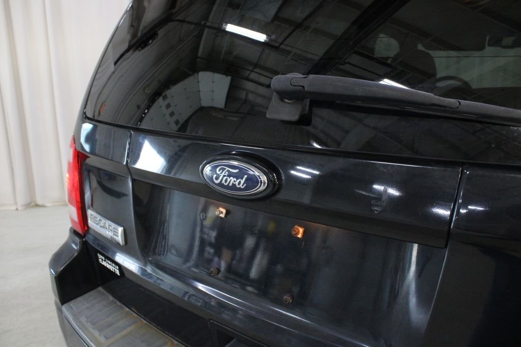 Used 2010 Black Ford XLT image 29