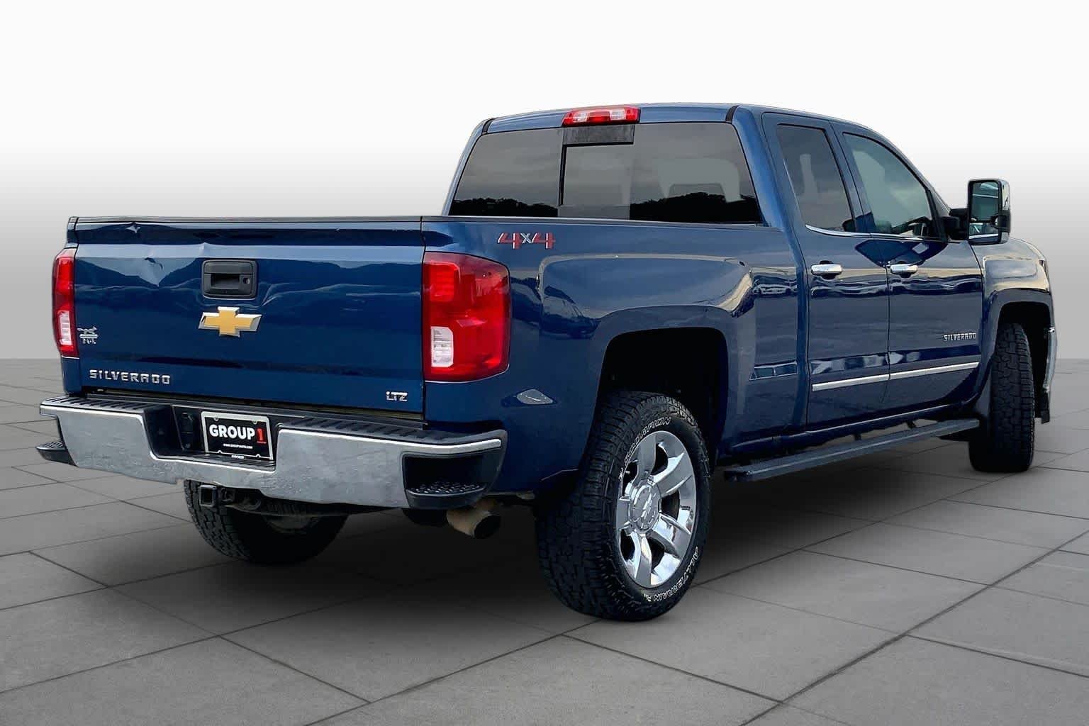 Used 2018 Deep Ocean Blue Metallic Chevrolet LTZ image 12