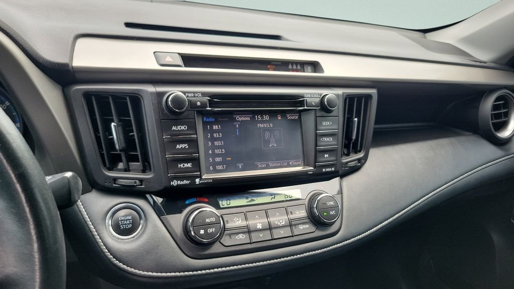 2018 Toyota RAV4 XLE - Photo 14