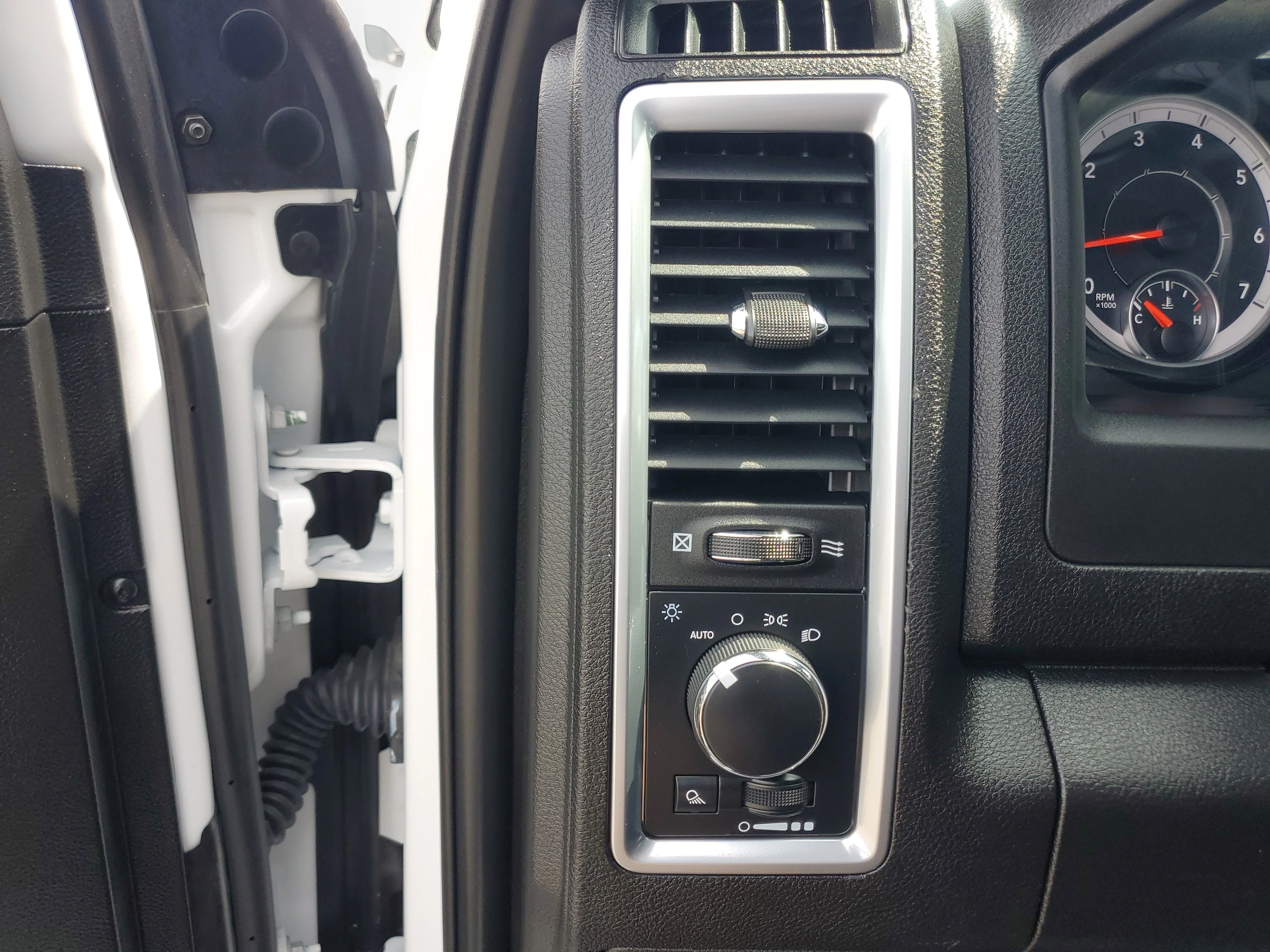 Used 2024 White Ram Warlock image 22