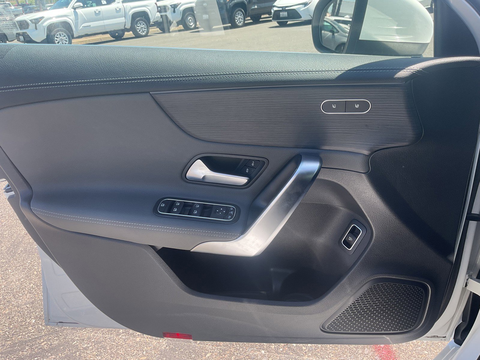Used 2022 Polar White Mercedes-Benz A 220 image 28