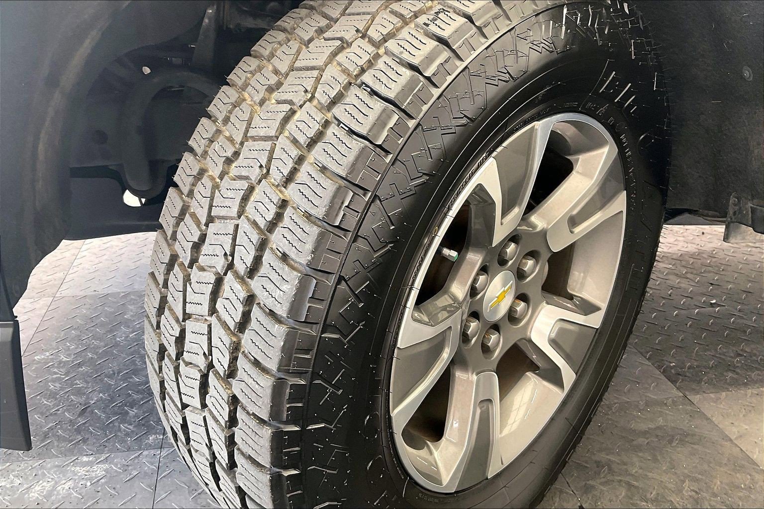 Used 2019 Black Chevrolet 2WD Z71 image 33