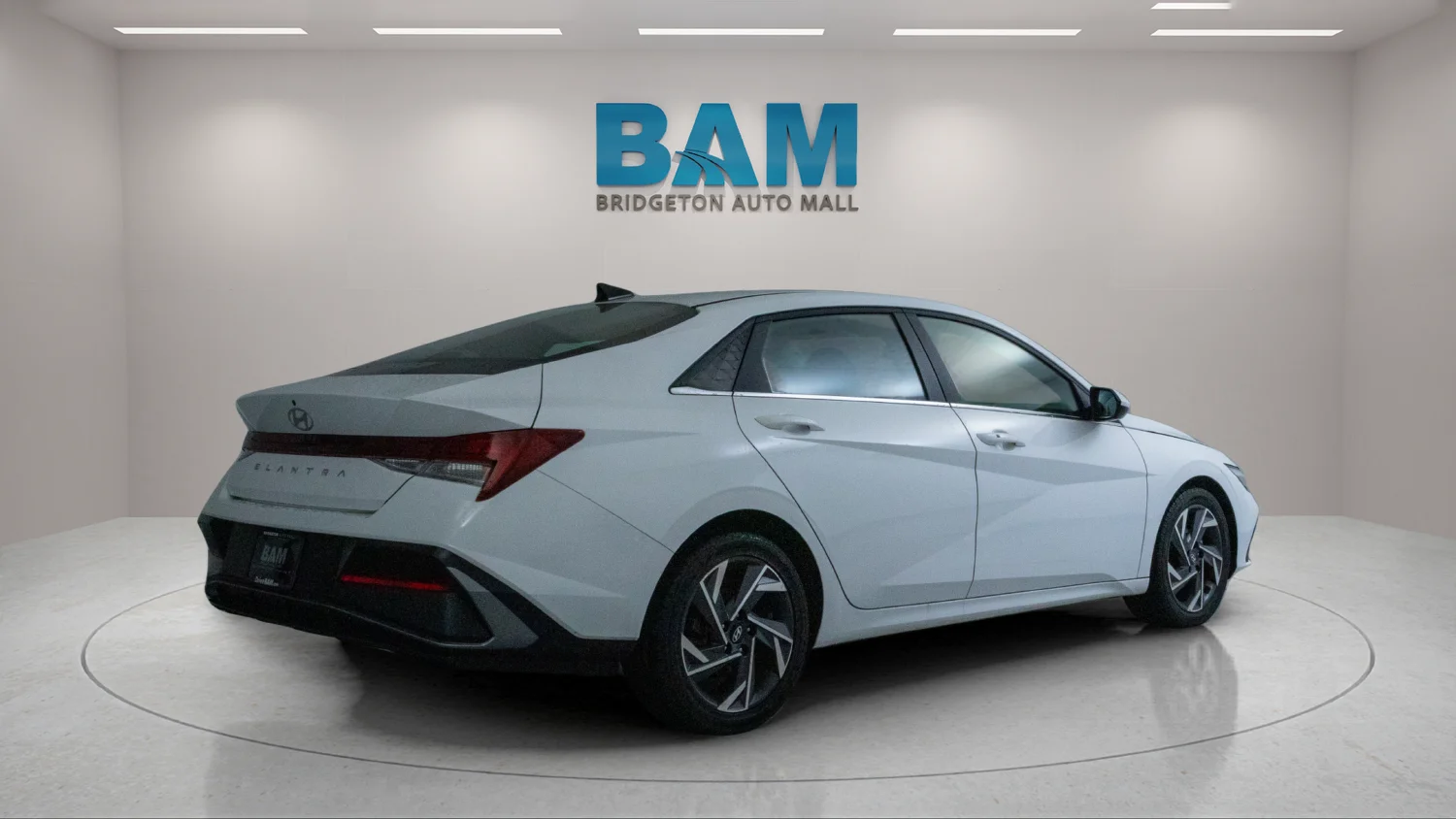 Used 2025 White Hyundai SEL Convenience image 7