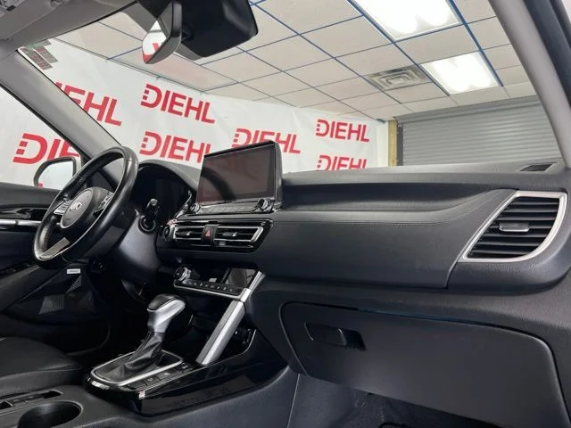 Used 2021 White Kia SX image 14