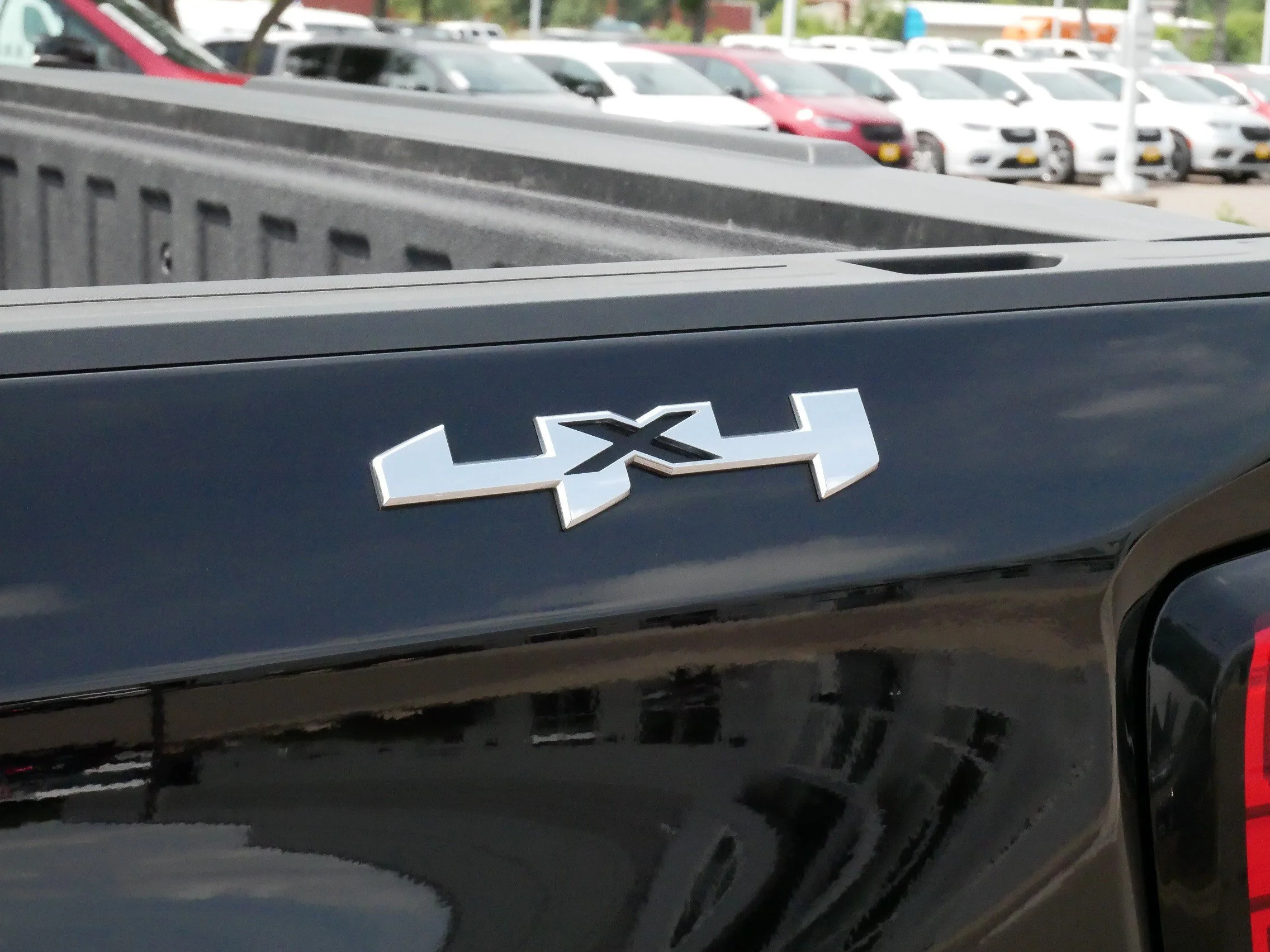 Used 2024 Onyx Black GMC Elevation image 18