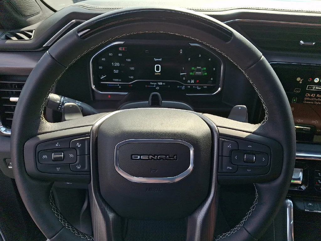 Used 2025 Onyx Black GMC Denali Ultimate image 23