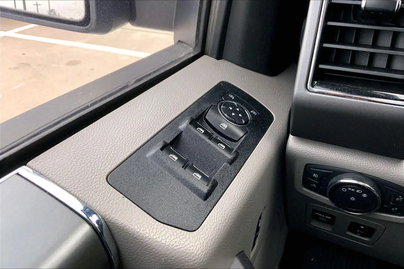 Used 2019 Ingot Silver/Magnetic Ford XLT image 35