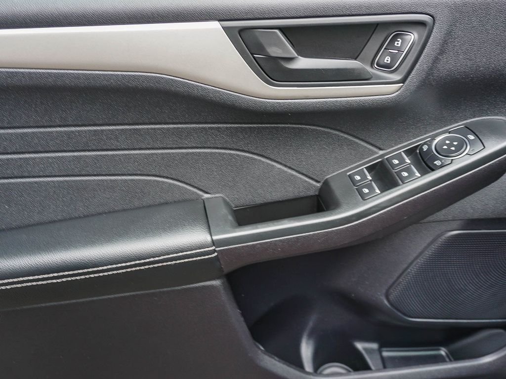 Used 2022 Silver Ford SE image 19