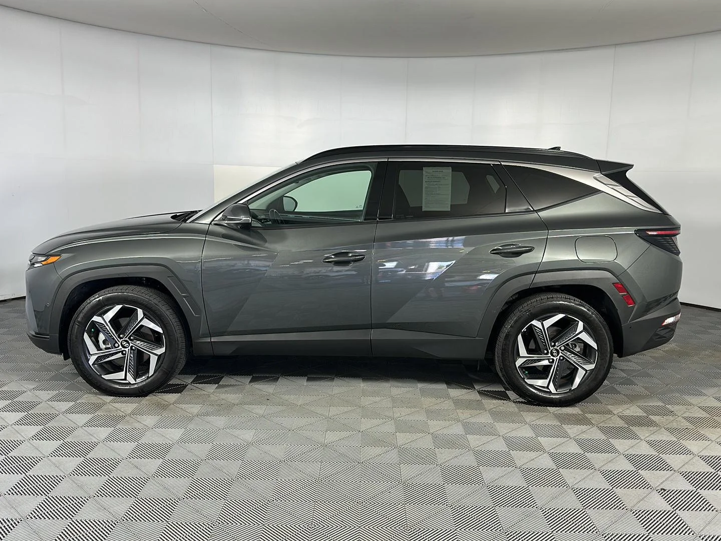 Used 2022 Amazon Gray Hyundai Limited image 7