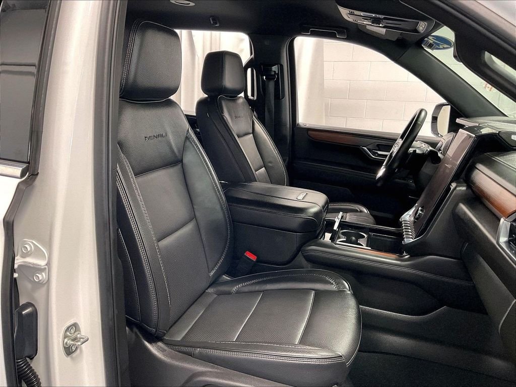 Used 2025 White GMC Denali image 11