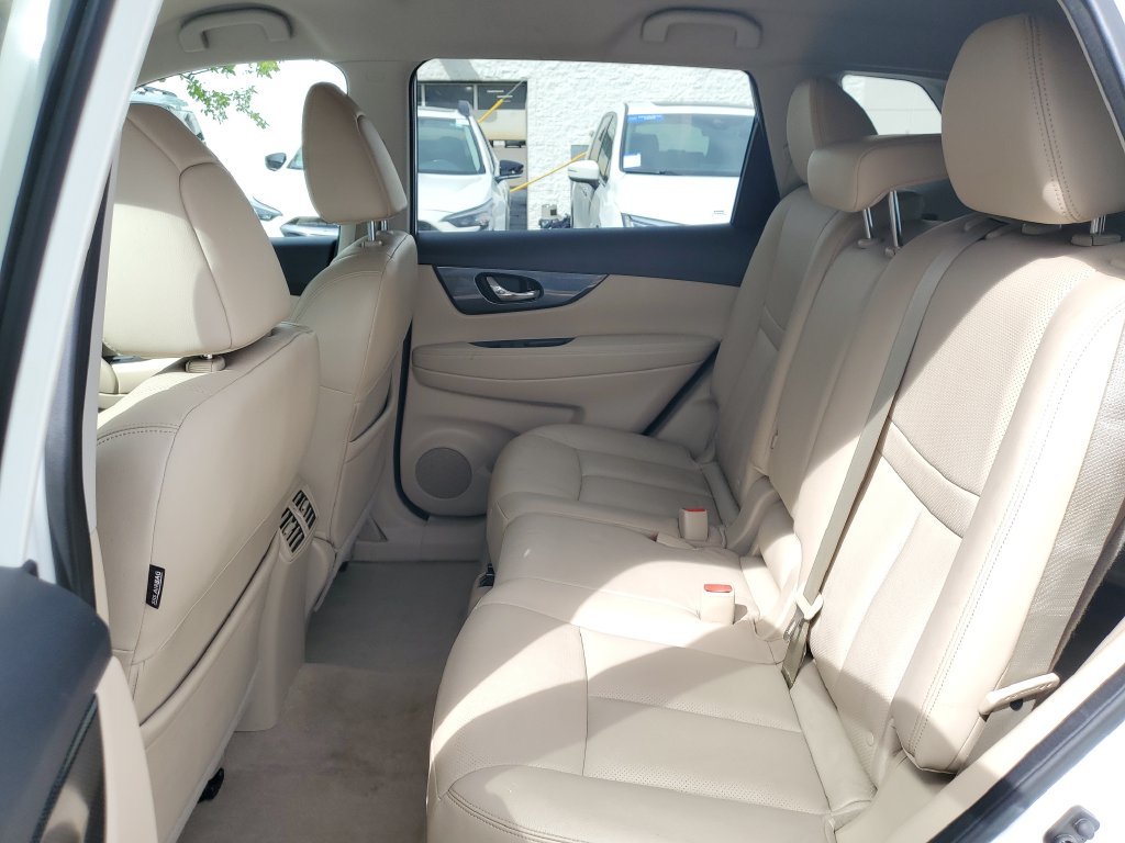 Used 2014 Moonlight White Nissan SL image 13