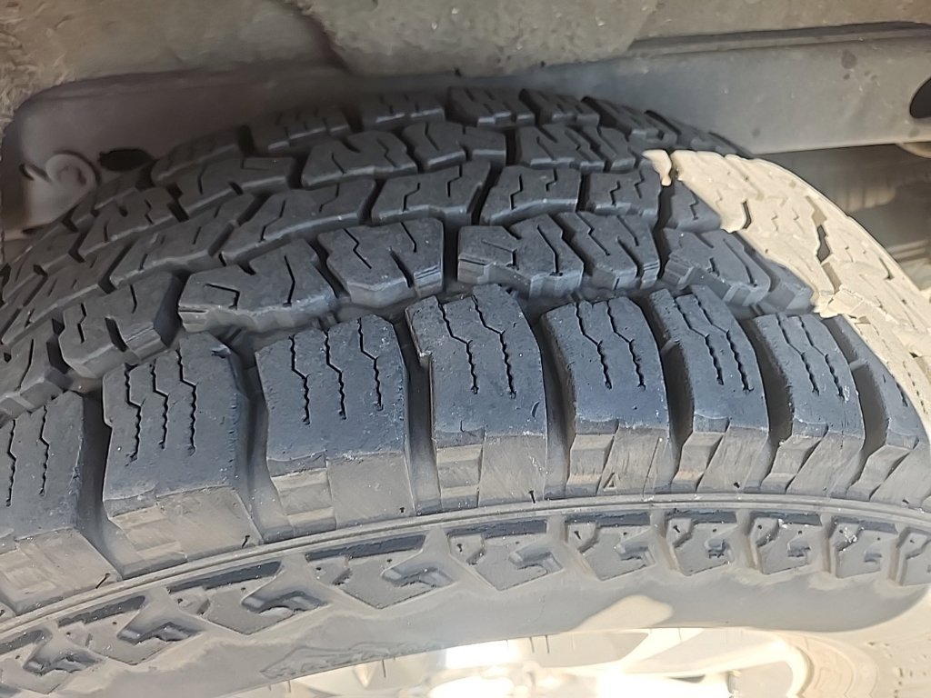 Used 2016 Silver Ice Metallic Chevrolet Z71 image 8
