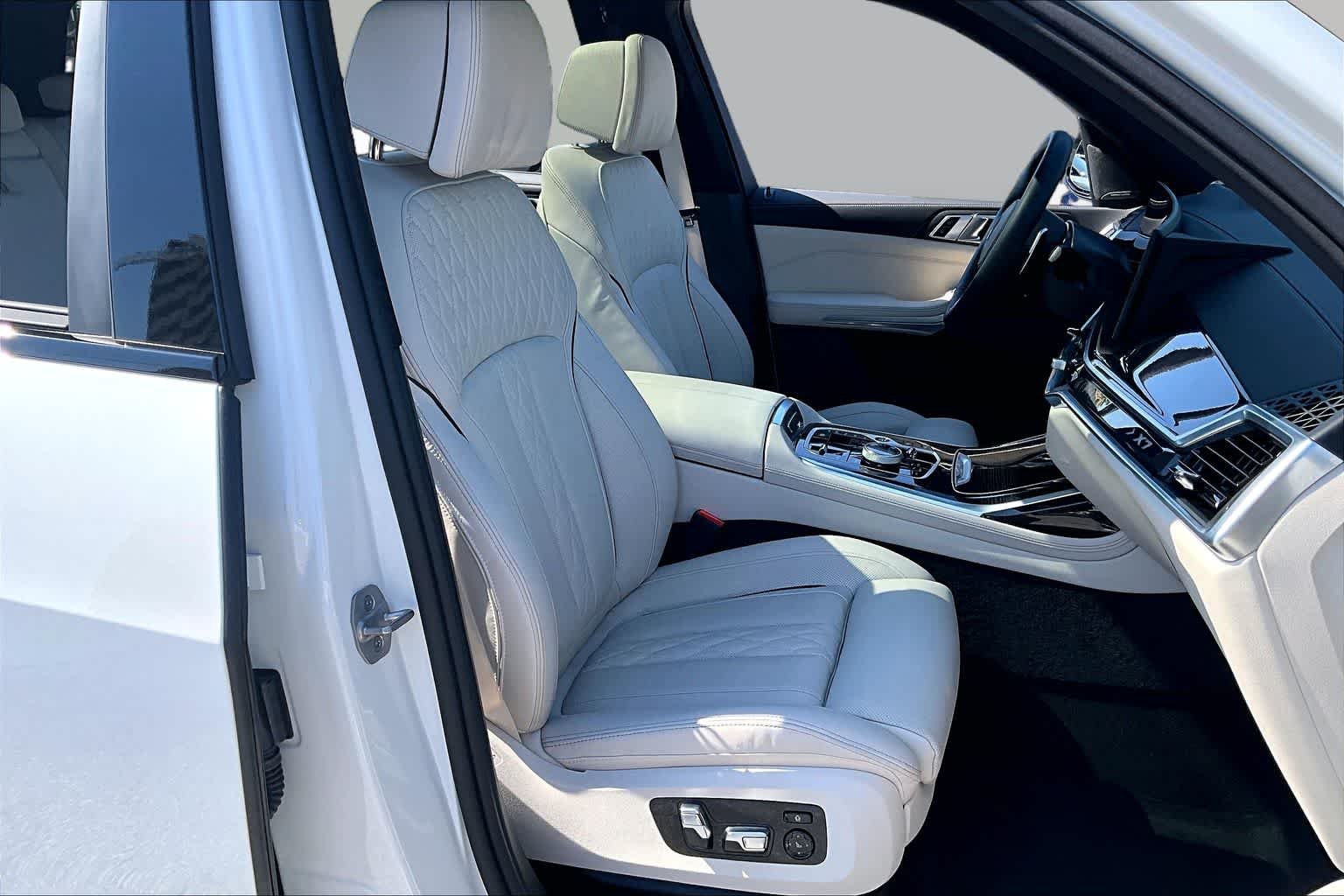 Used 2026 Alpine White BMW xDrive40i image 8