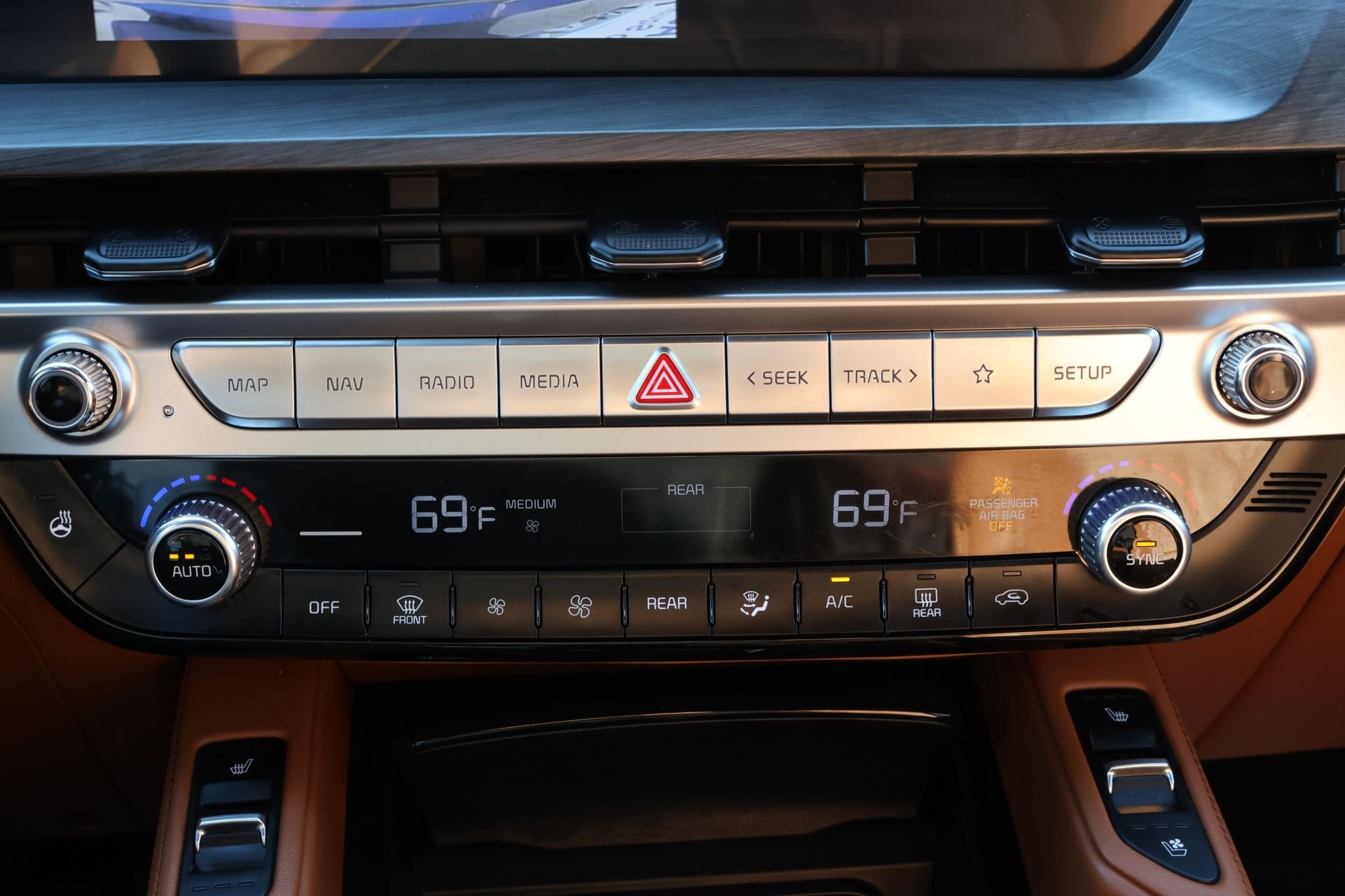 Used 2024 Black Kia EX X-Line image 17