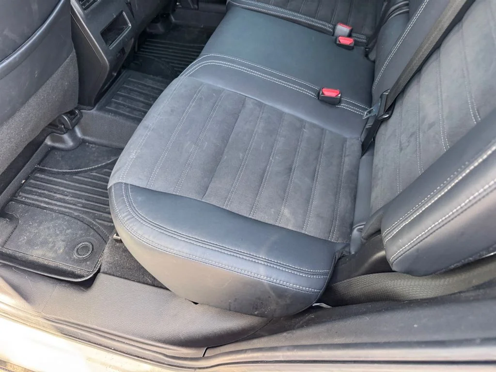 Used 2022 Silver Mitsubishi  image 13