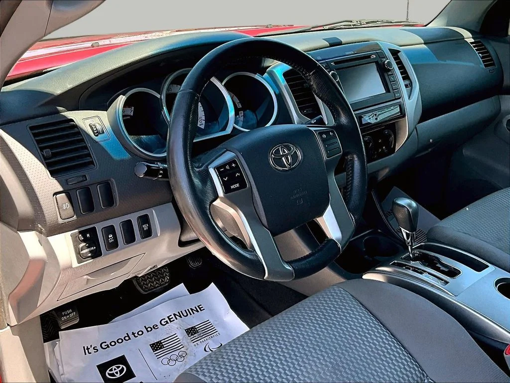 Used 2013 Red Toyota Base image 17