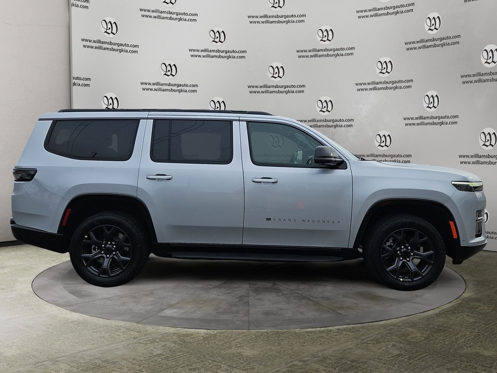 New 2026 Silver-Zynith Exterior Paint Jeep Limited Altitude image 6