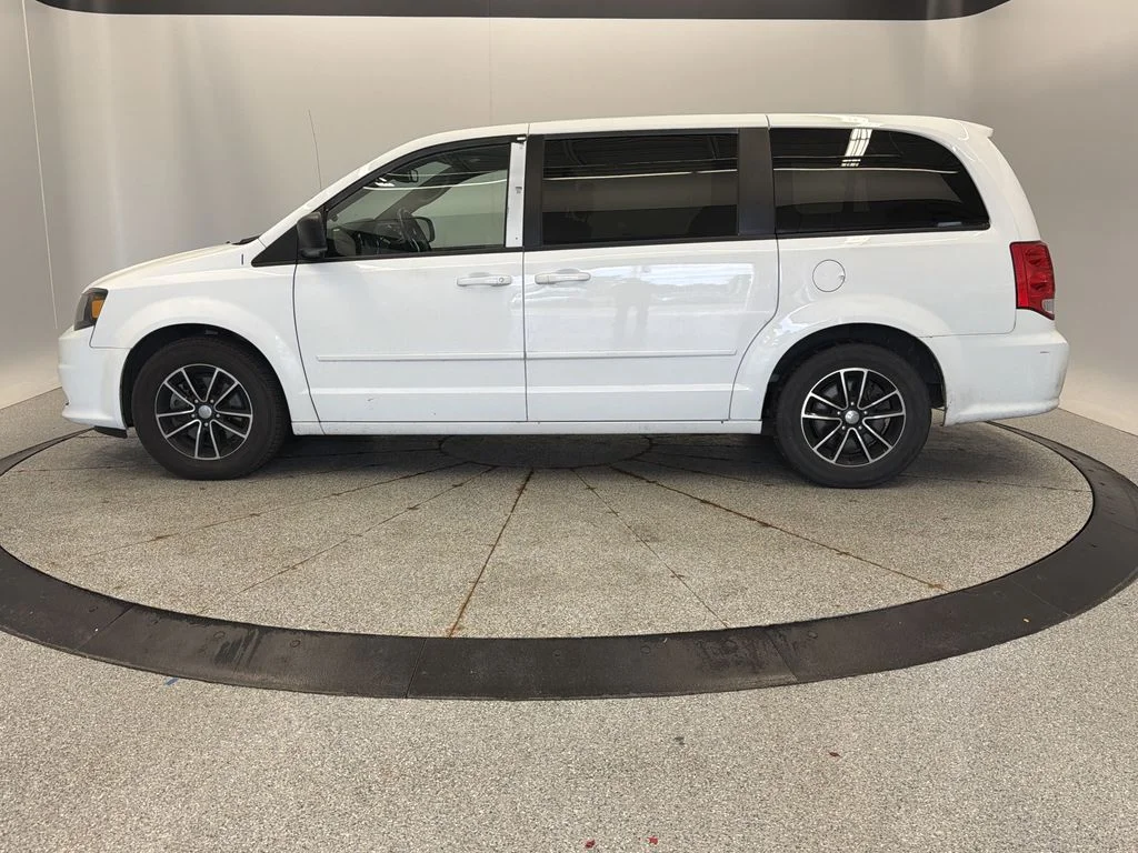 Used 2015 Dodge Grand Caravan SE with VIN 2C4RDGBG2FR509133 for sale in Coon Rapids, Minnesota