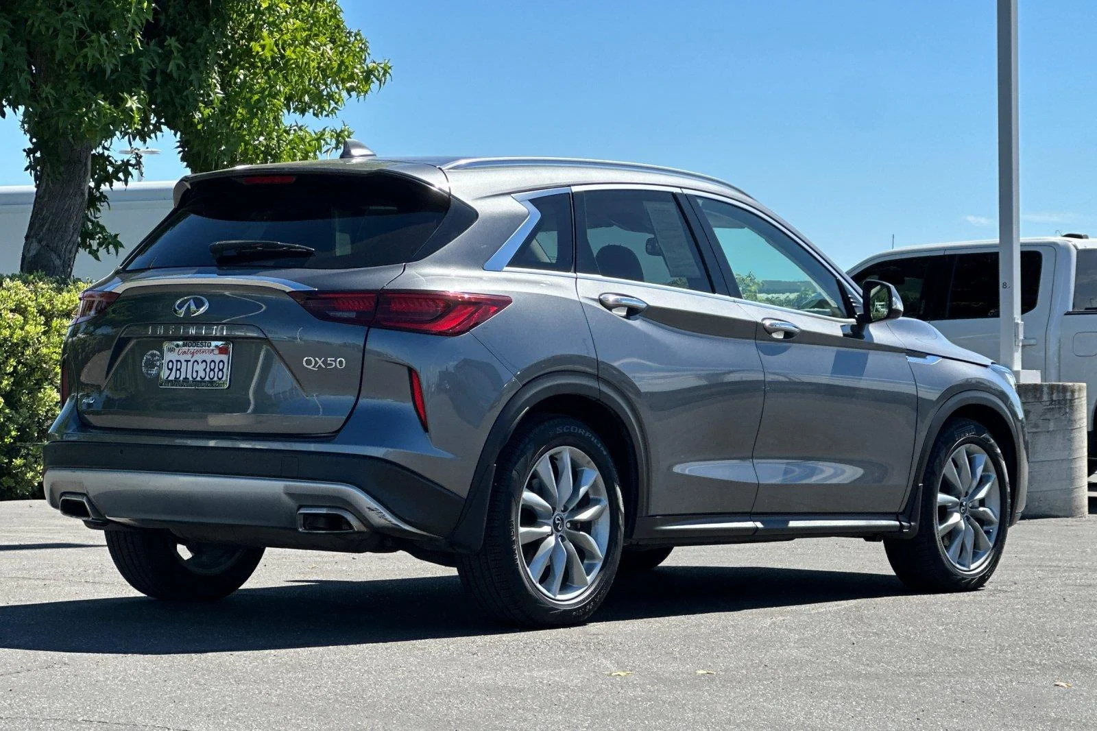 Used 2022 Slate Gray INFINITI LUXE image 4