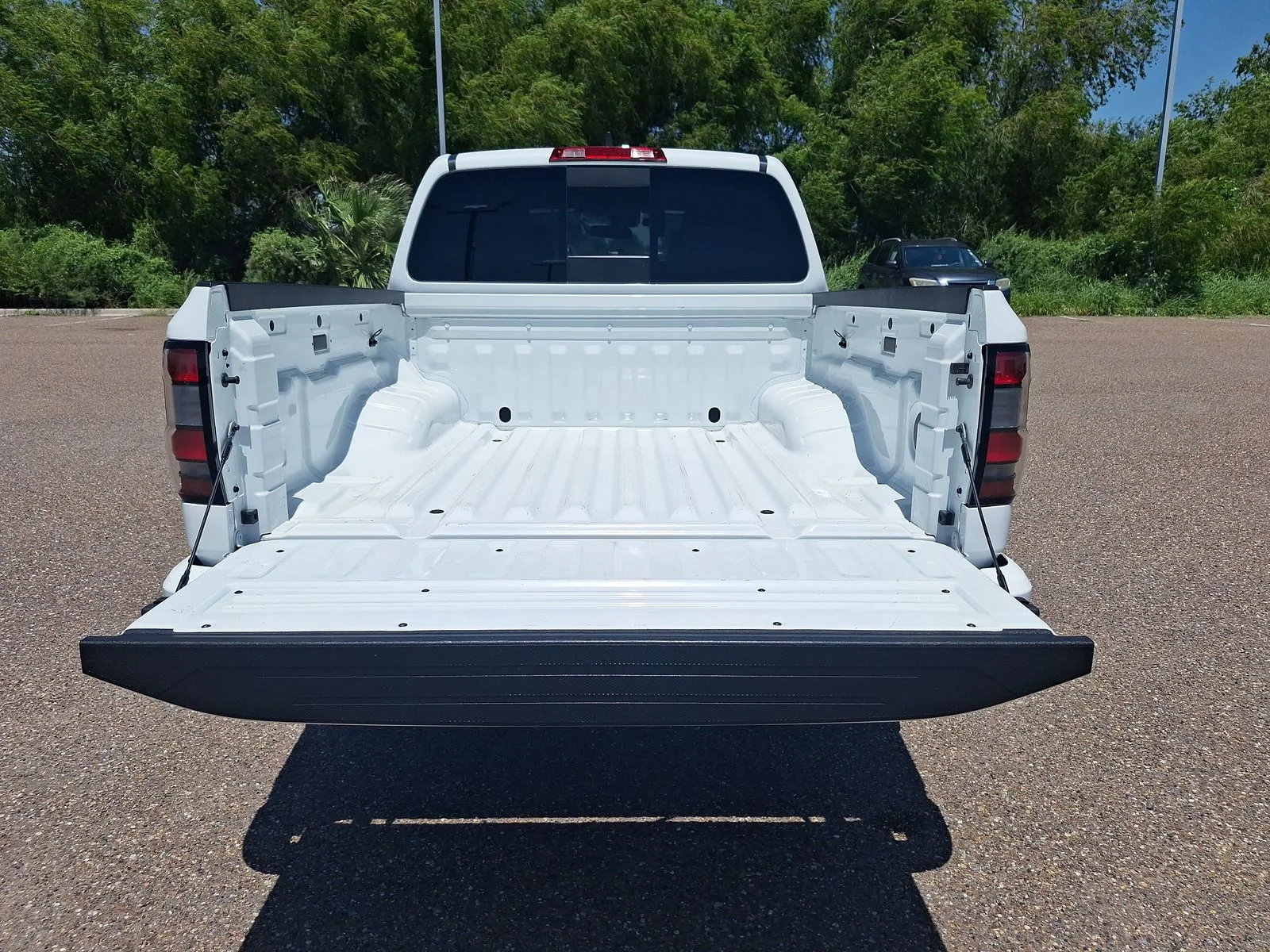 Used 2025 White Nissan PRO-4X image 22