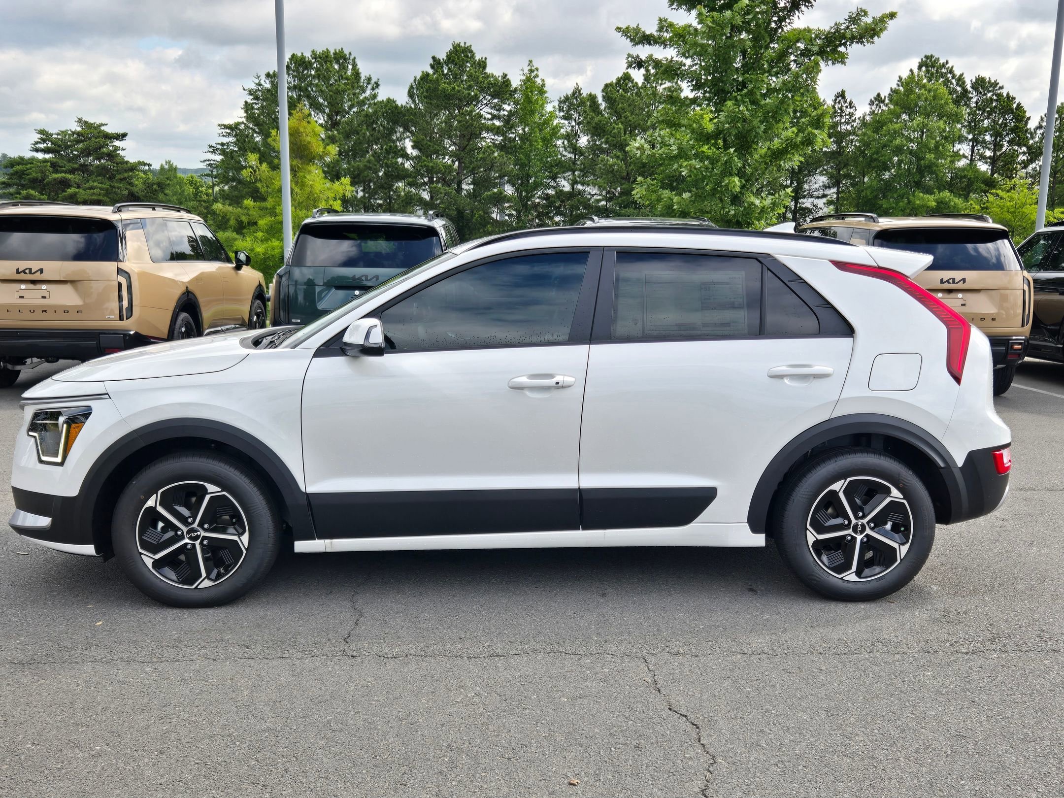 New 2026 Snow White Pearl Kia EX image 4