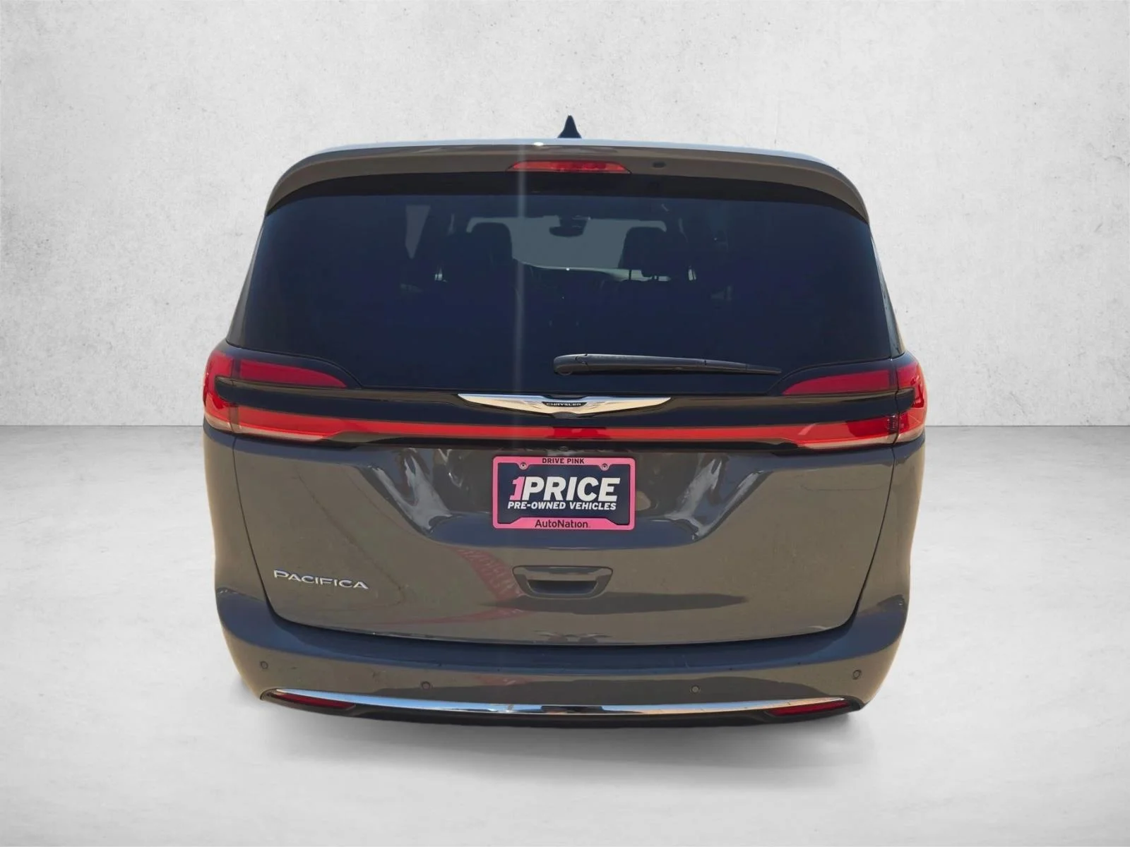 Used 2025 Ceramic Gray Clearcoat Chrysler Select image 7
