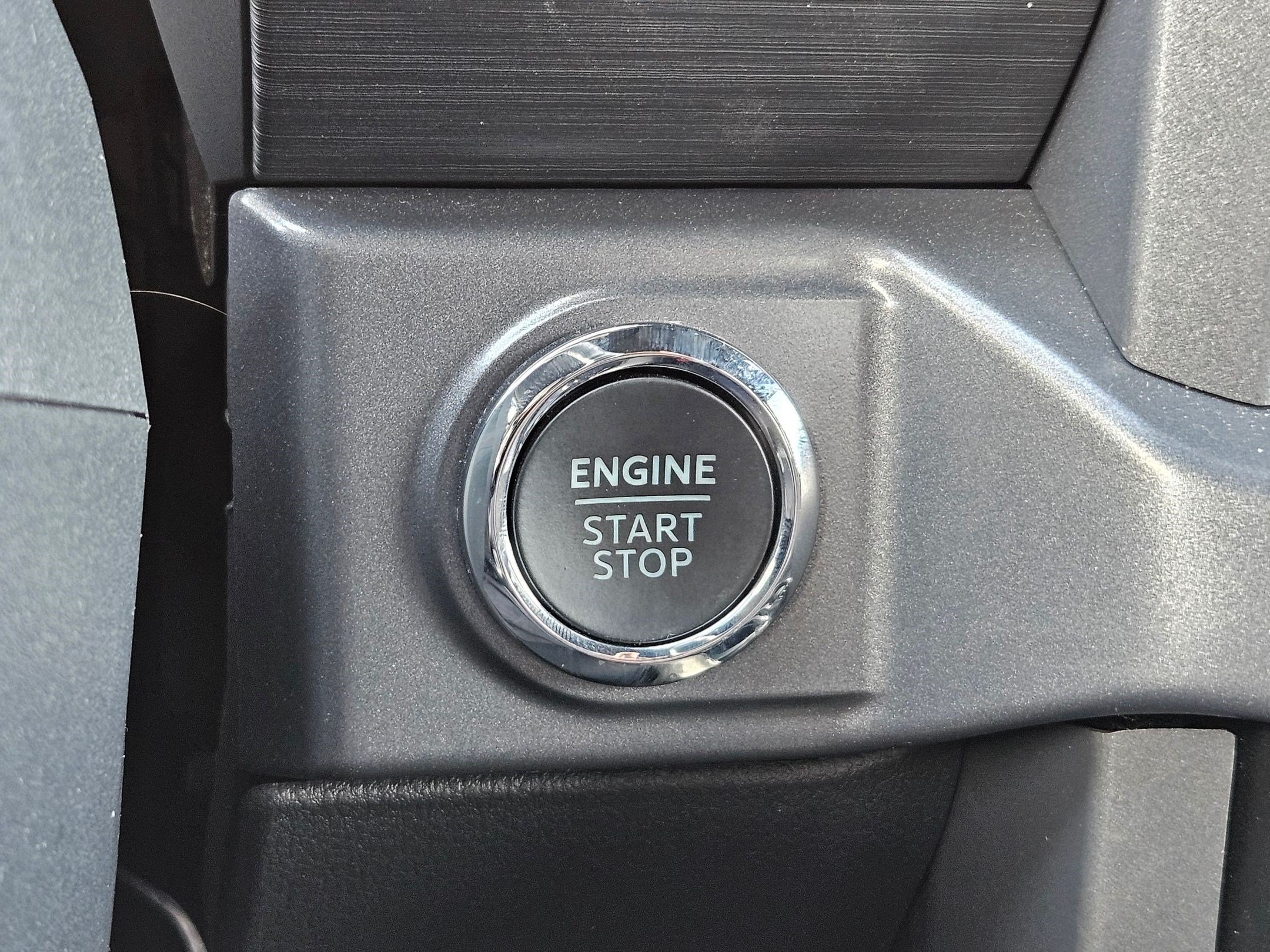 Used 2025 Blue Ford XLT image 19