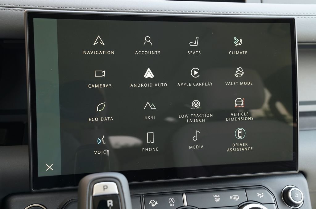 New 2026 Woolstone Green Land Rover X-Dynamic SE image 22