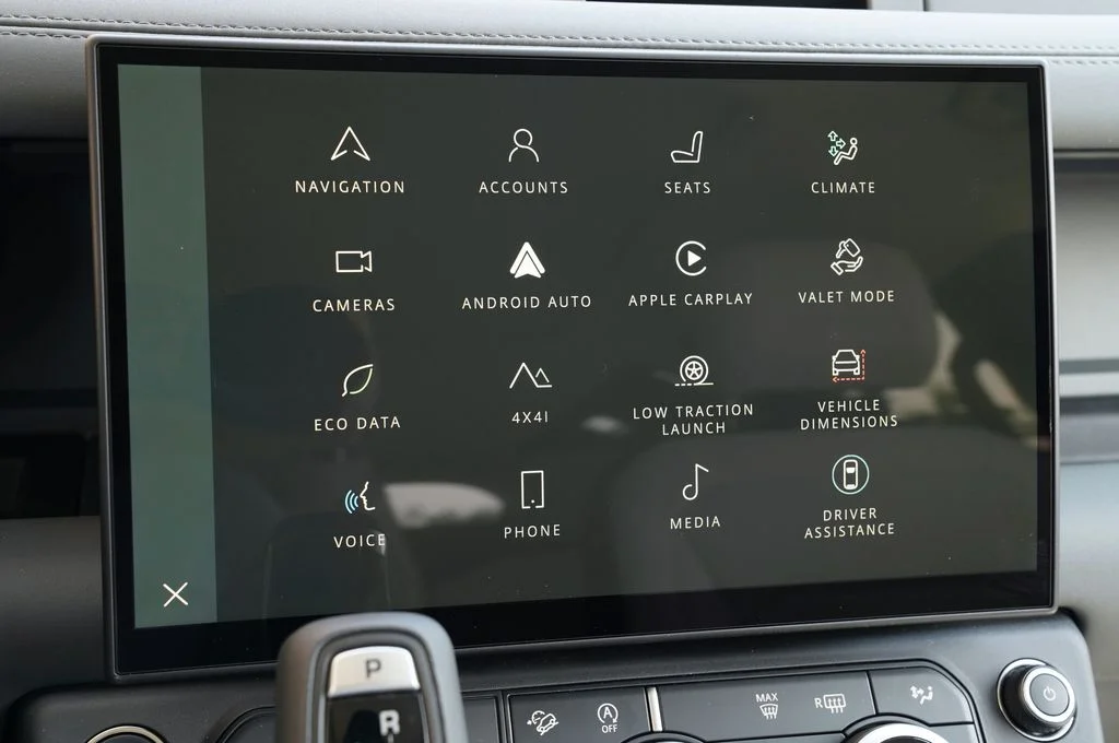 New 2026 Woolstone Green Land Rover X-Dynamic SE image 23