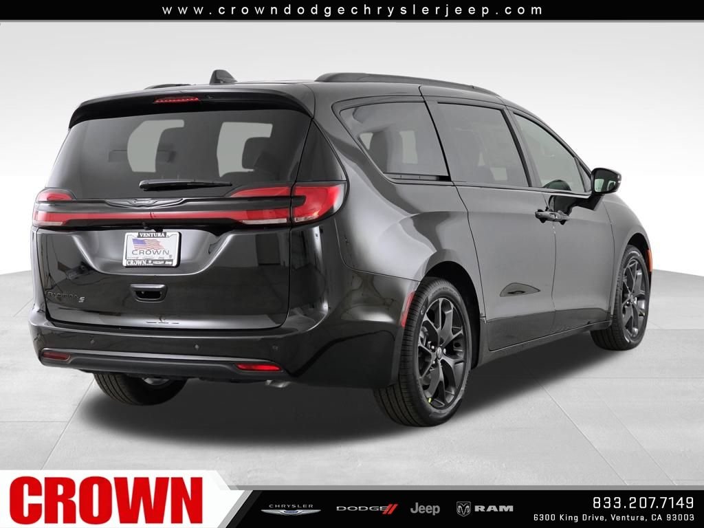 New 2026 Diamond Black Crystal Pearl-Coat Exterior Paint Chrysler Select image 4