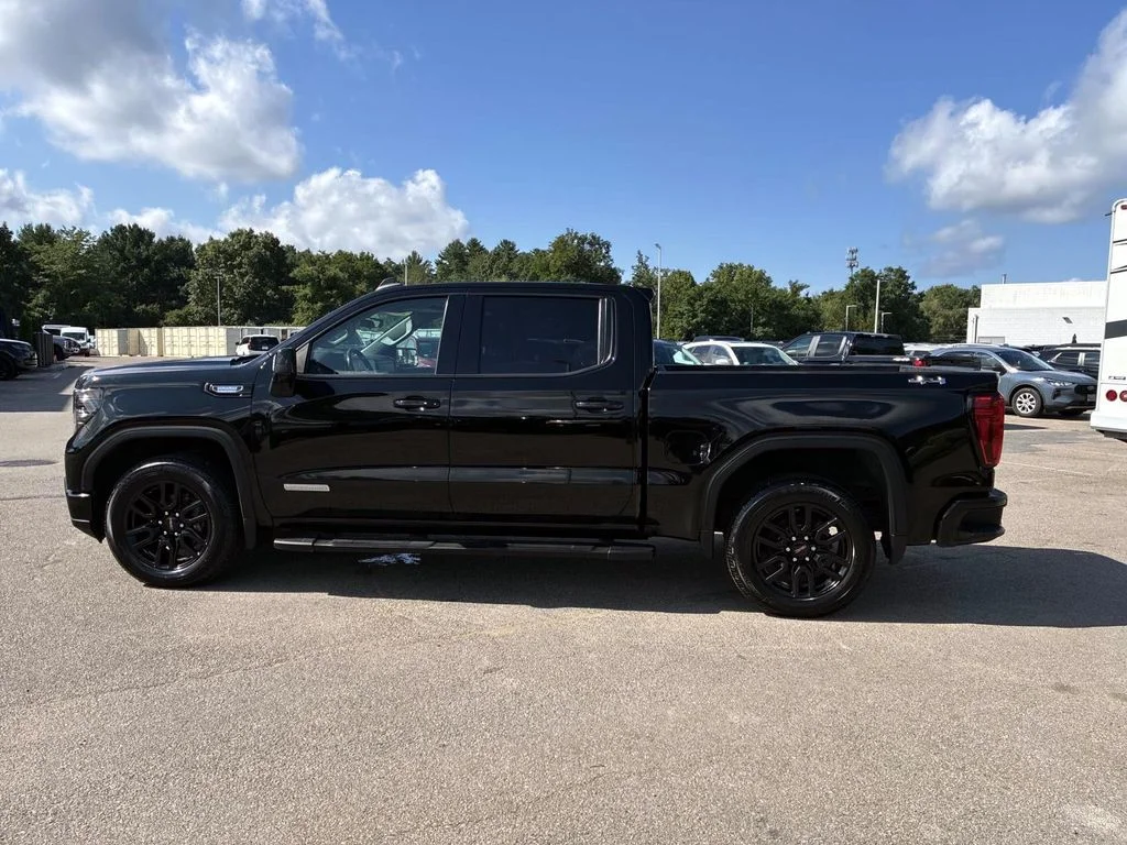 Used 2022 Black GMC Elevation image 4