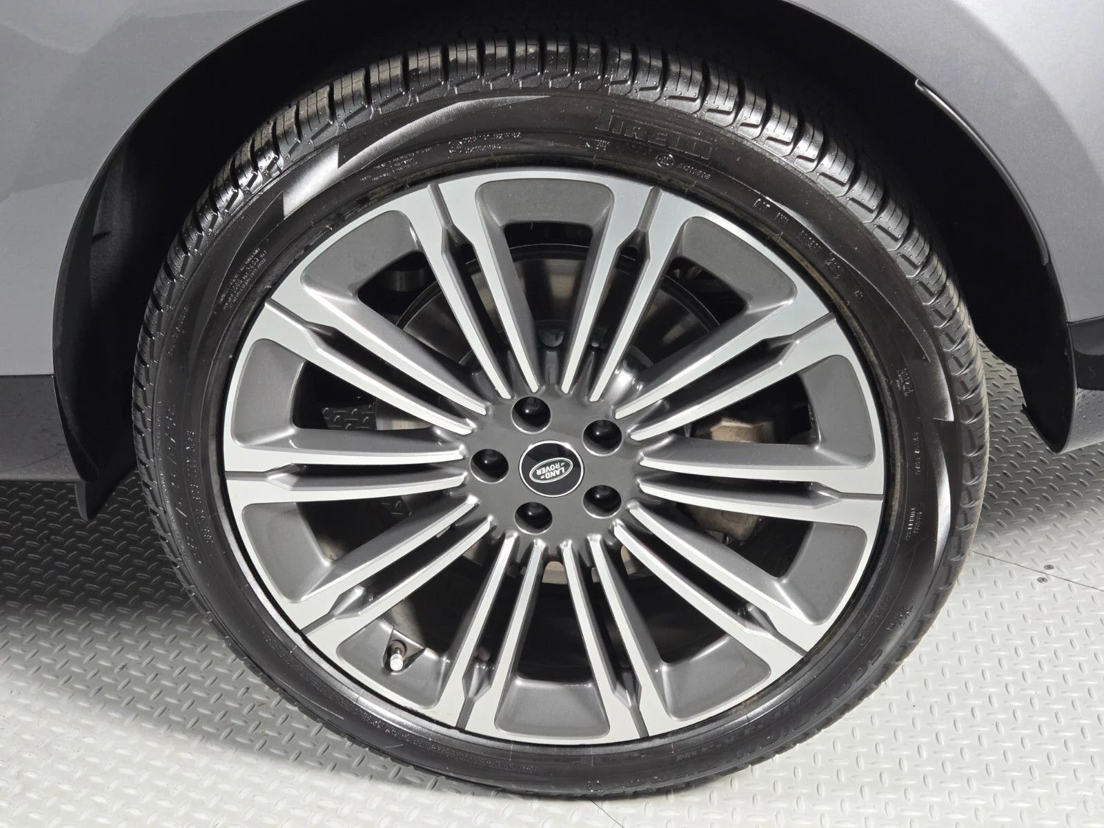 Used 2023 Eiger Gray Metallic Land Rover SE image 9