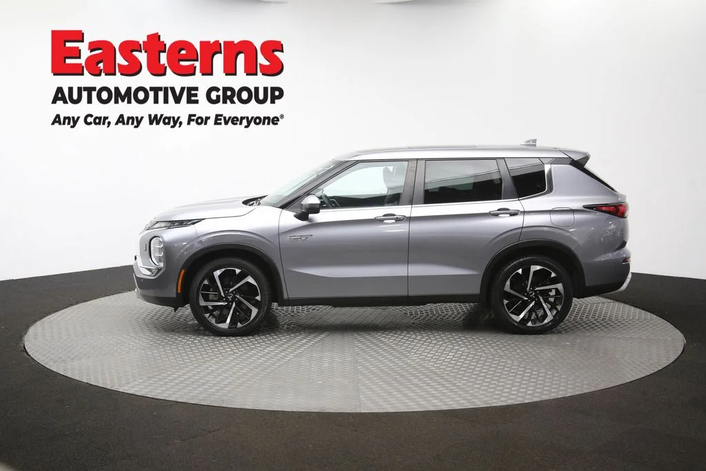 Used 2023 Silver Mitsubishi SE image 125