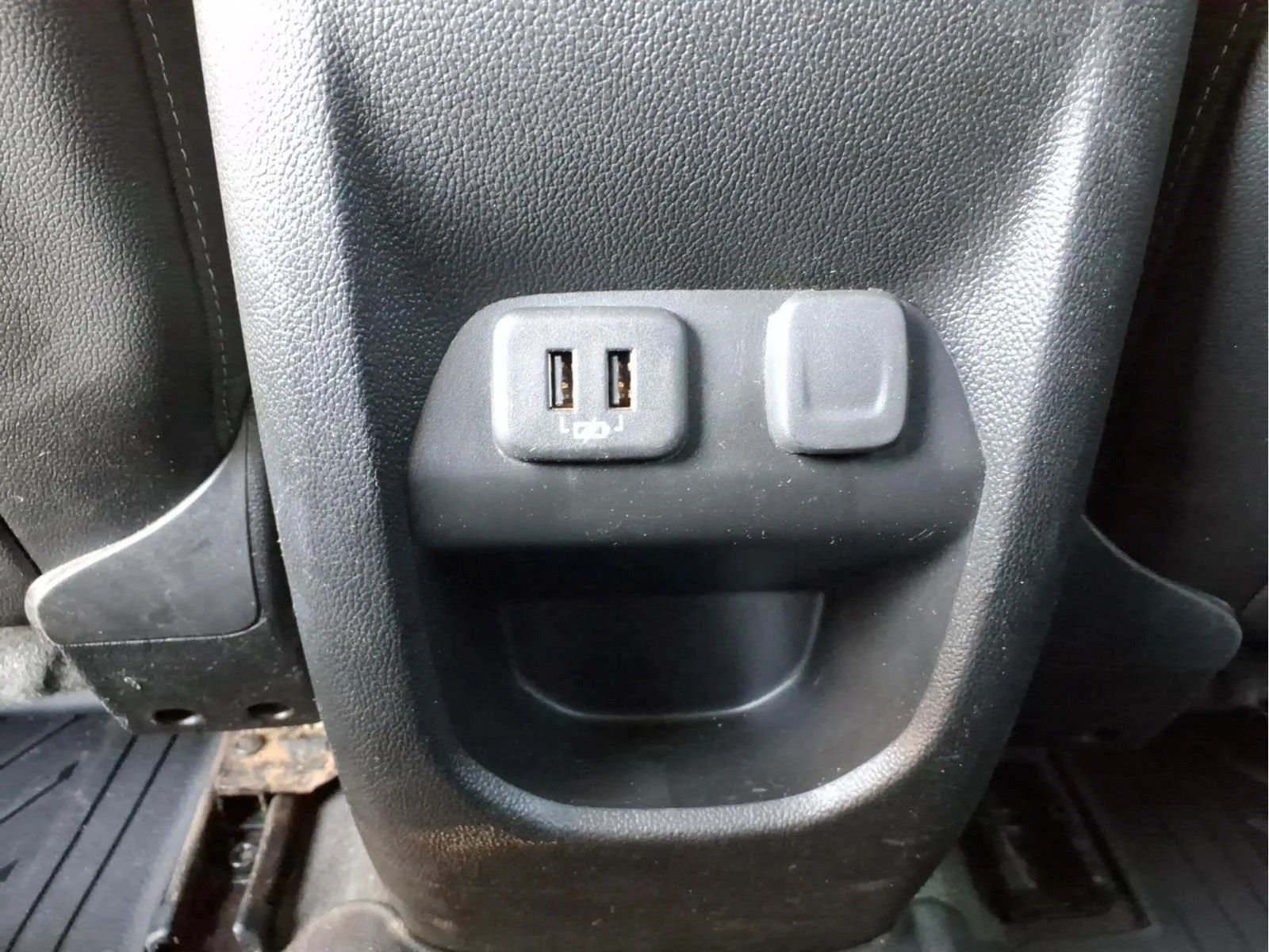 Used 2022 Black Chevrolet Z71 image 11
