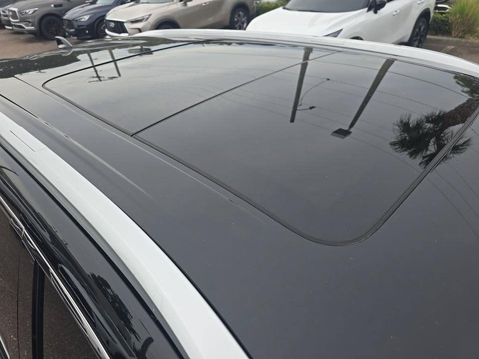 Certified Used 2023 Black INFINITI LUXE image 5