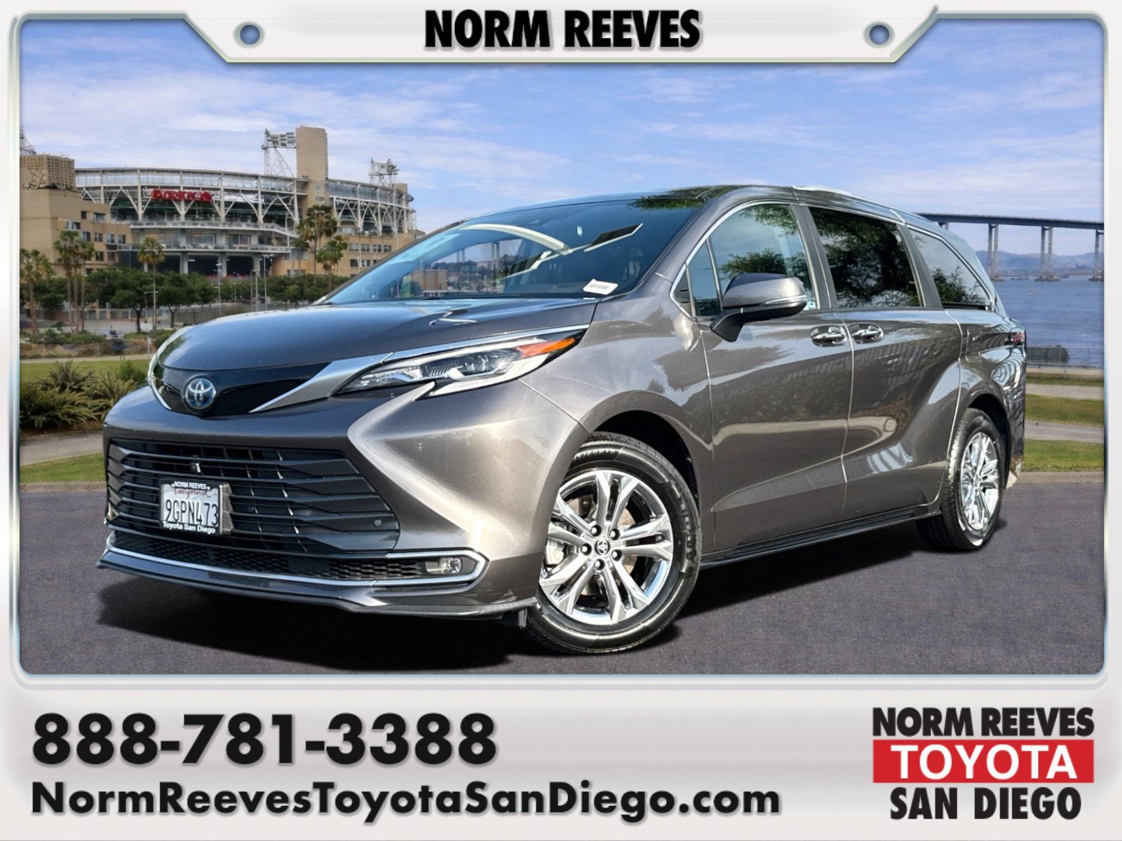 2023 Toyota Sienna Platinum 7-Passenger Hybrid FWD's photo