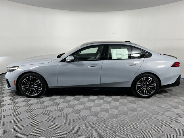 New 2026 Gray BMW 530i image 4