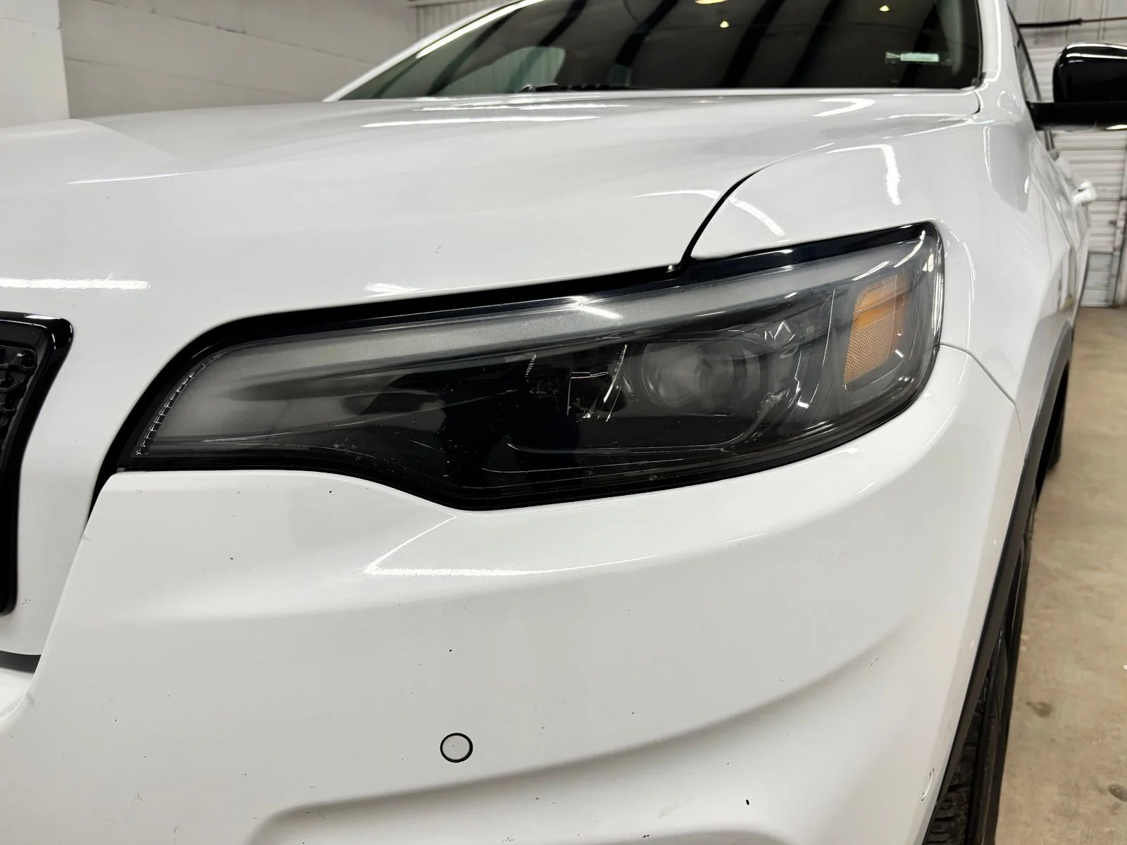 Used 2023 White Jeep Altitude image 8