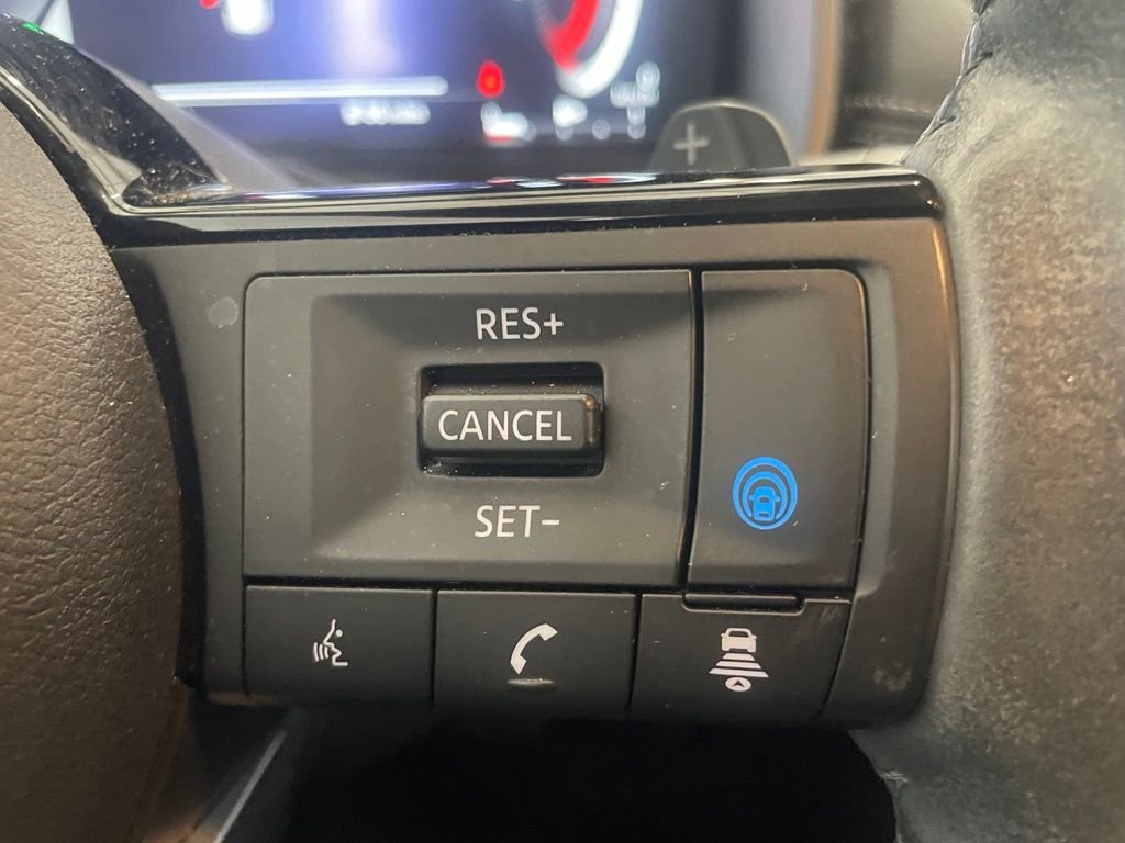 Used 2022 Silver Nissan Platinum image 15