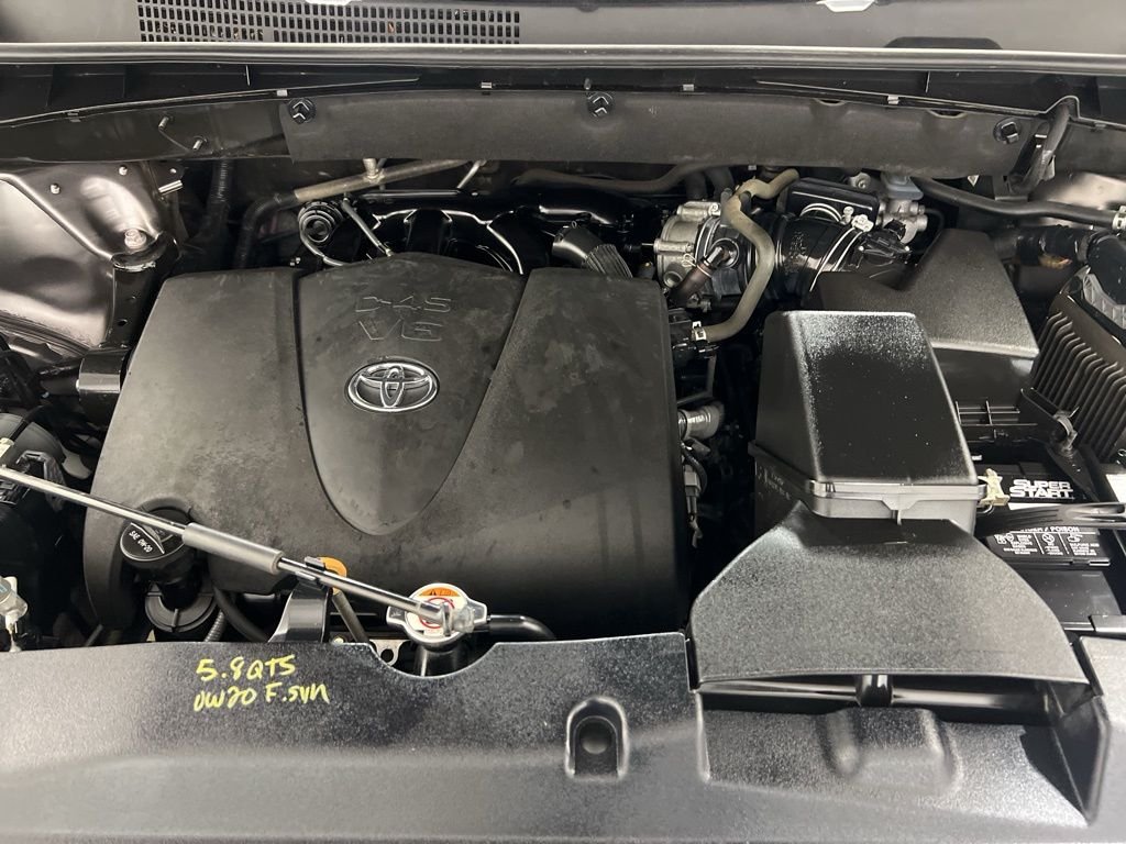 Used 2019 Gray Toyota XLE image 22