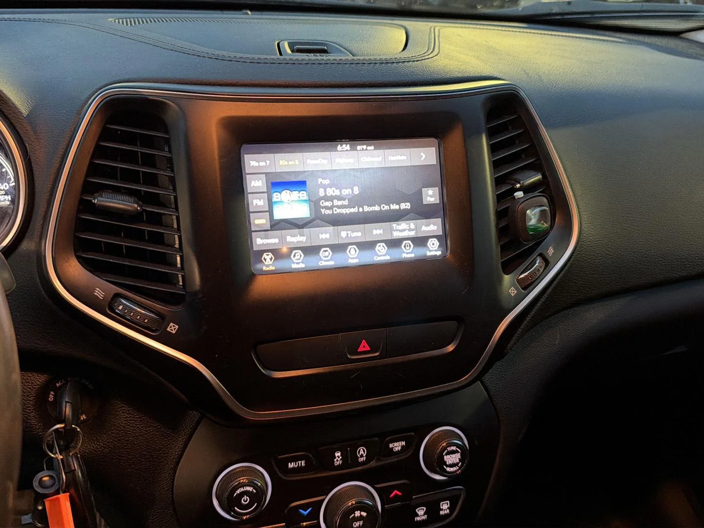 Used 2019 Billet Silver Metallic Clearcoat Jeep Latitude image 20