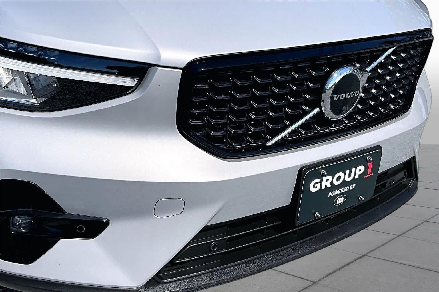 Used 2023 Silver Dawn Metallic Volvo Plus Dark Theme image 30