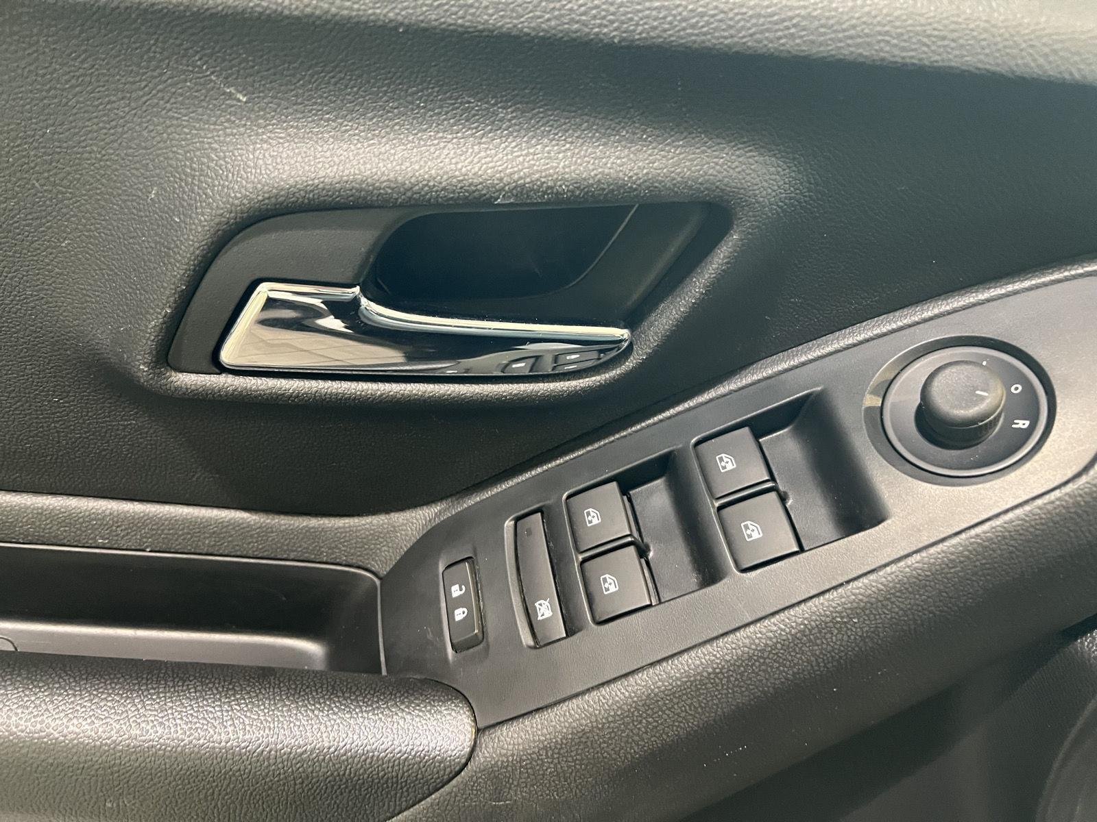 Used 2022 SUMMIT WHITE Chevrolet LT image 10