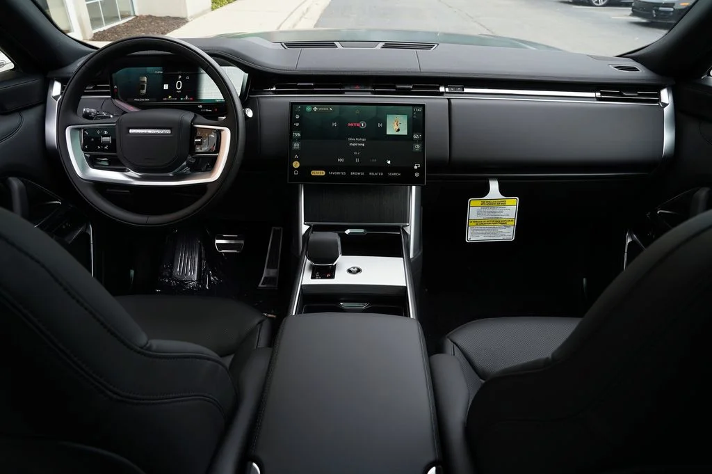 New 2026 British Racing Green Satin Land Rover SE image 8