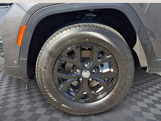 Used 2023 Gray Metallic Jeep Limited image 8