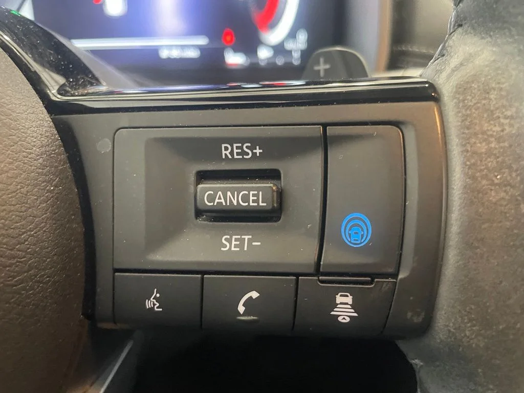 Used 2022 Silver Nissan Platinum image 15
