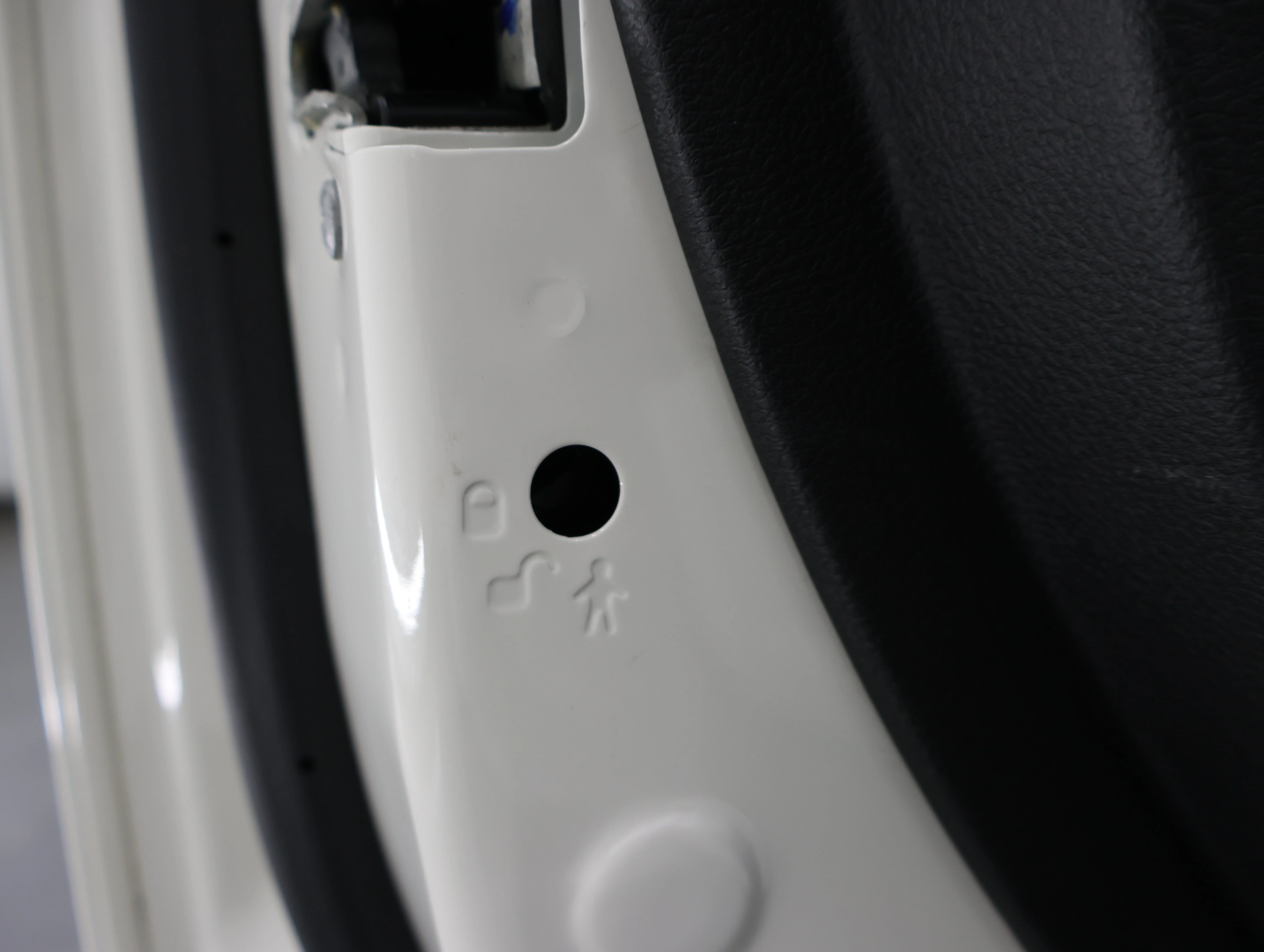 Used 2022 Pearl White Ram Laramie image 39