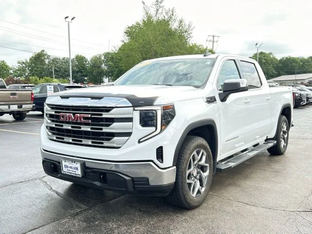 Used 2022 Summit White GMC SLE image 5