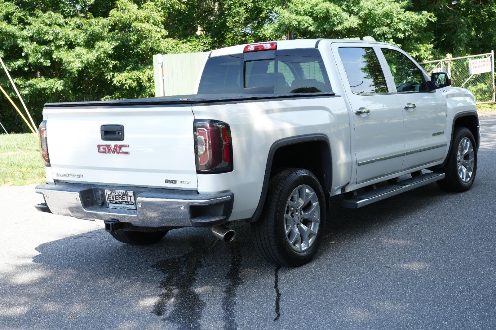 Used 2018 WHITE FROST TRICOAT GMC SLT image 7