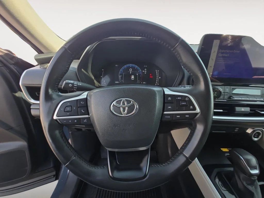 Used 2024 White Toyota XLE image 19